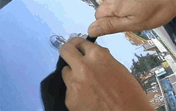 客機(jī)高空飛行駕駛艙玻璃裂痕，挑戰(zhàn)、應(yīng)對策略及安全分析