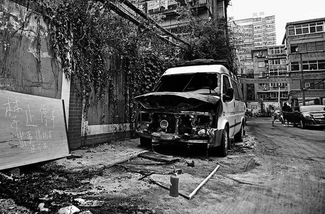 建筑火災(zāi)危機(jī)應(yīng)對，消防車受阻困境與解決方案