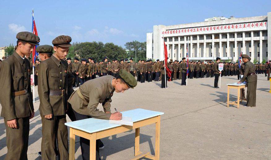 朝鮮青年踴躍報名參軍復(fù)隊，國家力量與青年擔(dān)當(dāng)?shù)牧α恐? class=