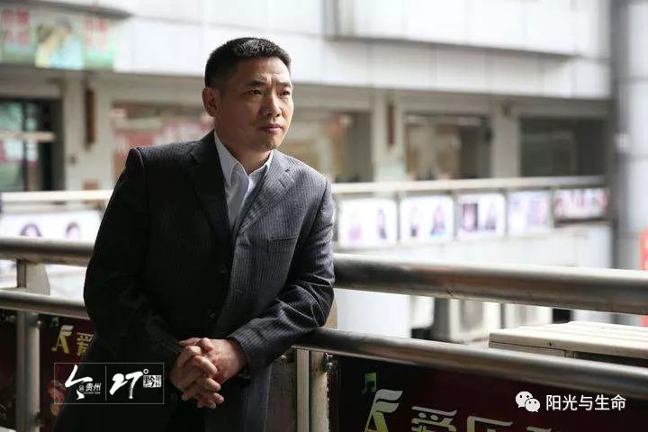 作協(xié)主席酒后鬧事辱罵酒店前臺，公眾對權(quán)力行為的審視與反思