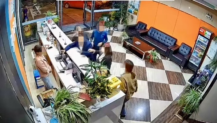 作協(xié)主席酒后鬧事辱罵酒店前臺，公眾對權(quán)力與道德的反省與審視