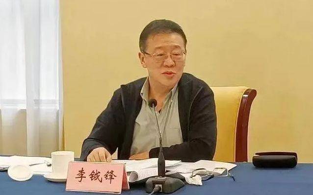 李鉞鋒被開除公職，公職人員的責(zé)任缺失與道德倫理反思