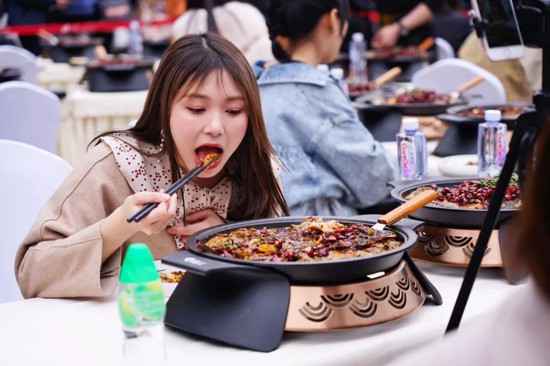 大胃王現(xiàn)象，挑戰(zhàn)極限還是消費狂歡？